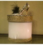 16 oz Candle Gold Stiletto with Black Feather